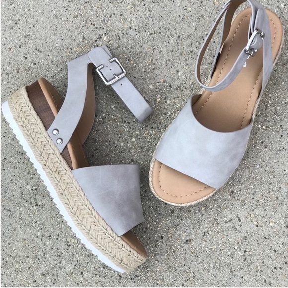 Soda Topic Gray Espadrille Stud Flatform Sandal - Picture 4 of 9